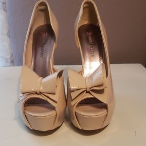 Justfab nude/blush patten leather heels with bow